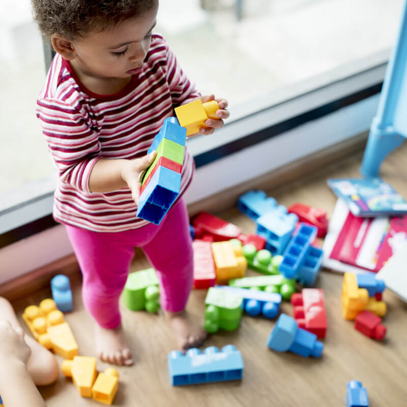 little-girl-playing-with-building-blocks (1)